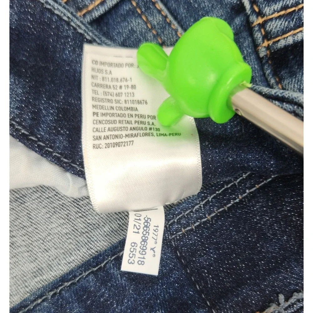 American Eagle Curvy High-Rise‎ Shortie Women's 4 Distressed Dark Wash Shorts - Picture 7 of 7